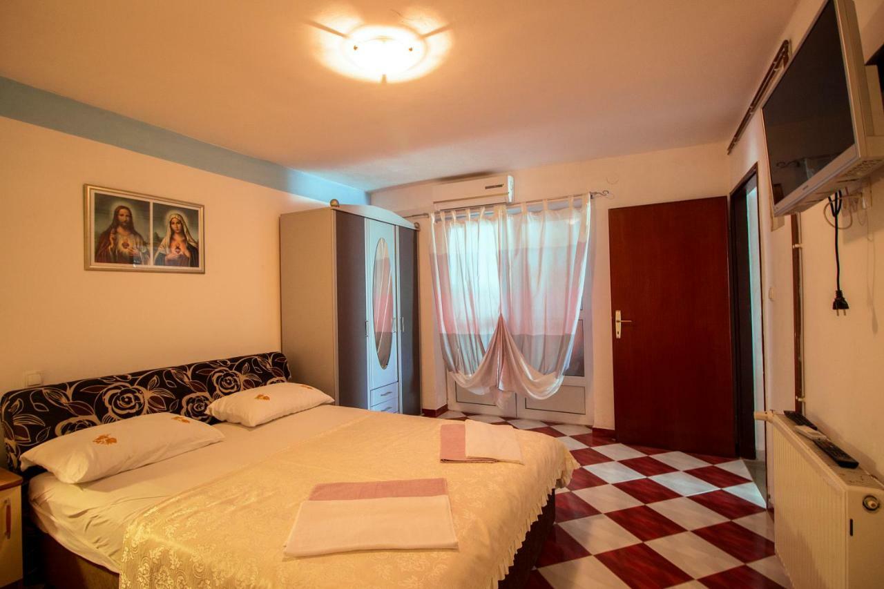 Mrkonjic Branko & Marija Apartmani أوميس المظهر الخارجي الصورة